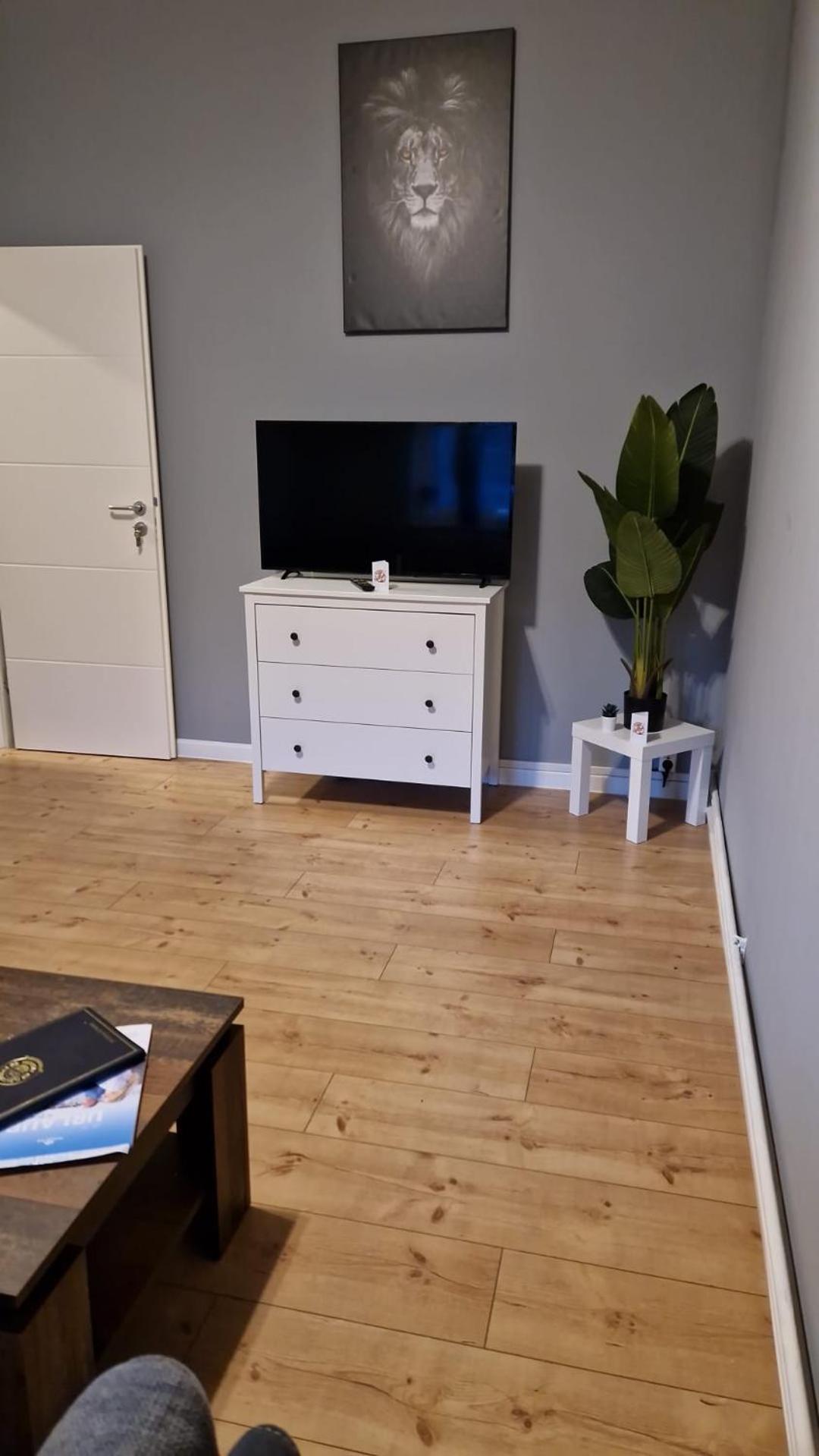 Apartment 10 1og r *